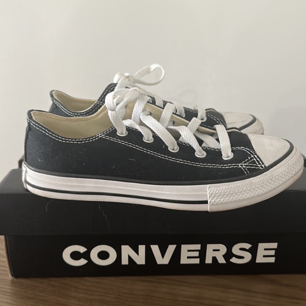 Chuck Taylor All Star Black and White Converse  👟